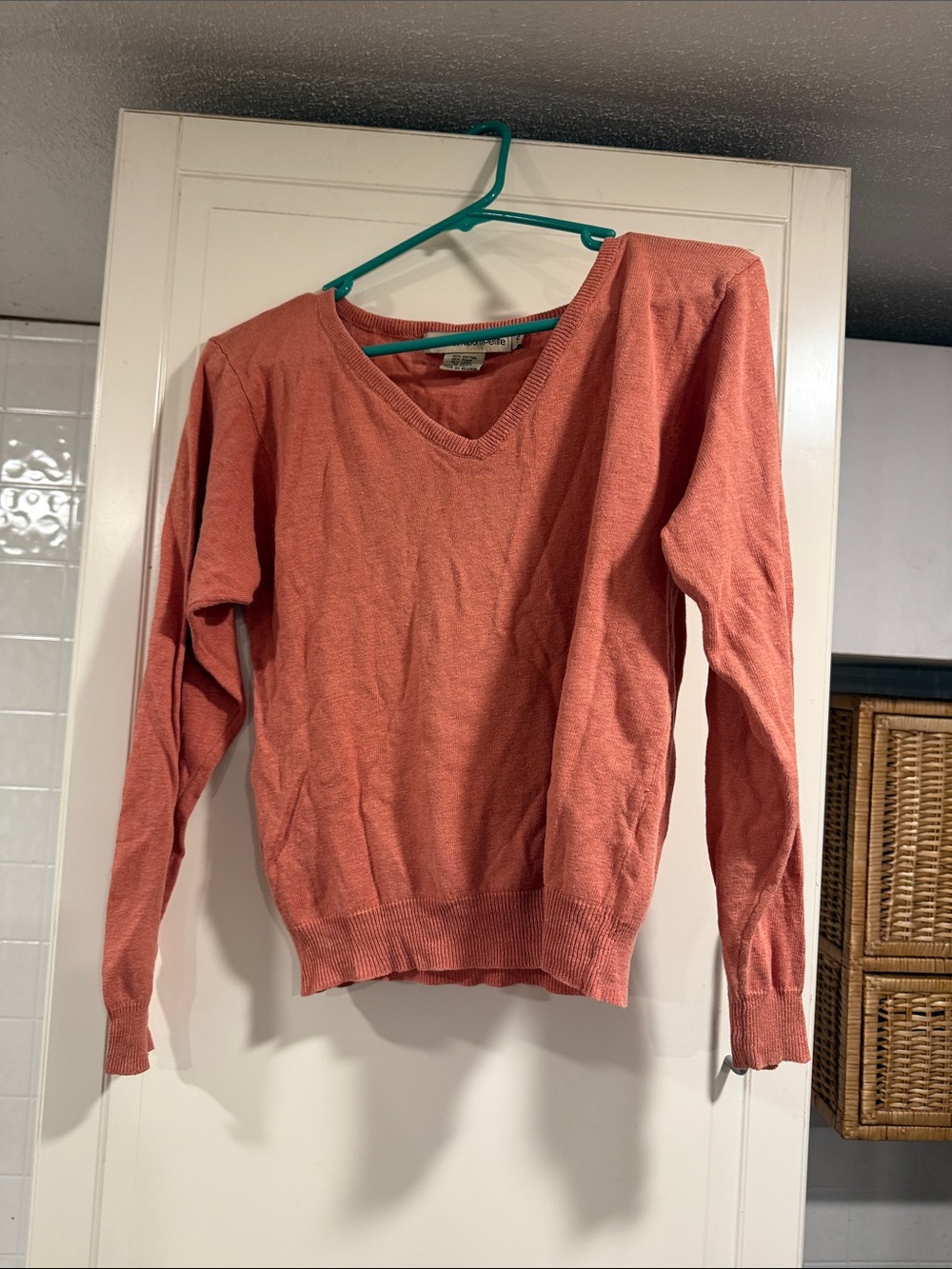 Calvin Klein Classic V-Neck Women's Sweater in Dusty Coral size small petite 8:5
